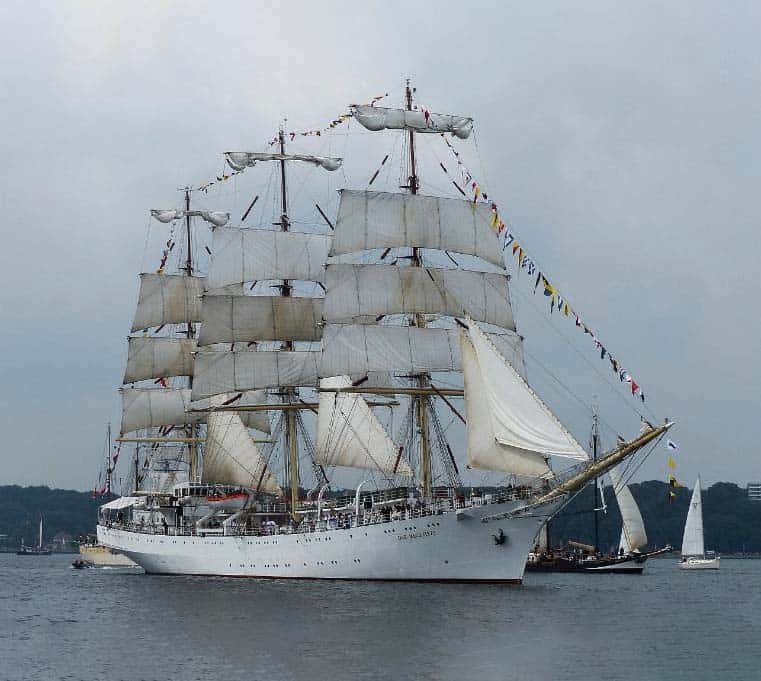 Sailboat Dar Mlodziezy