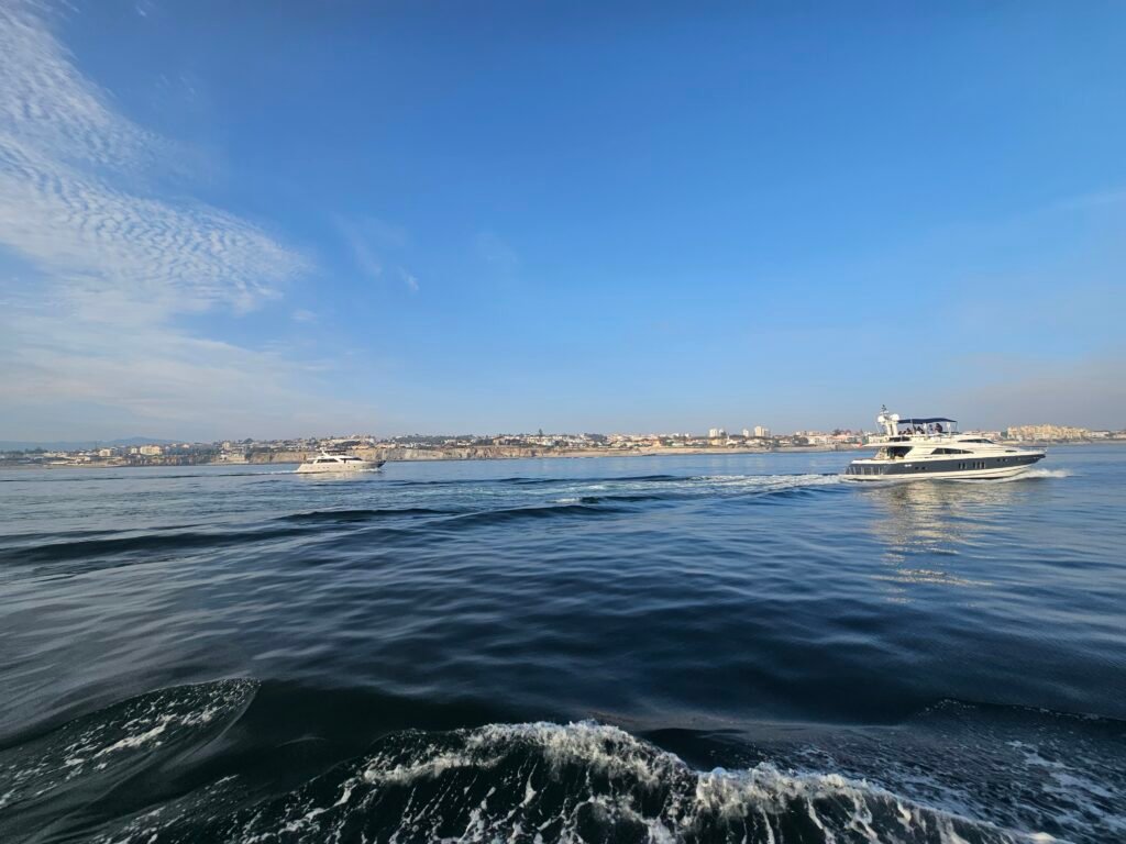 Evento com os três iate sobre o rio Tejo